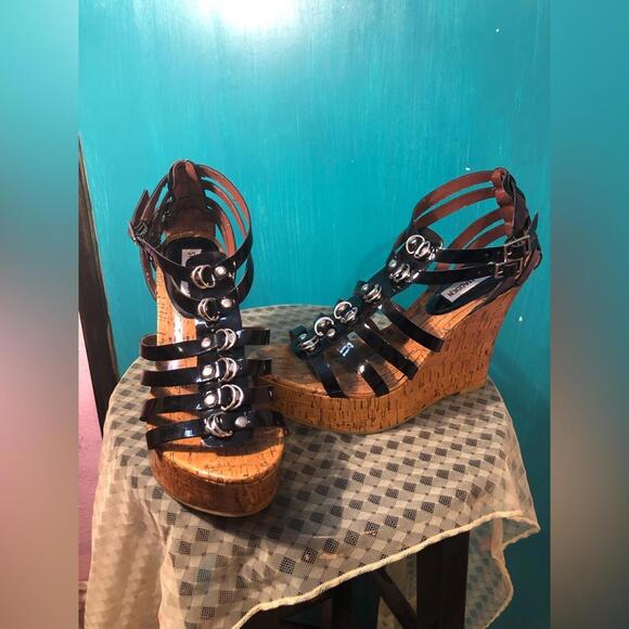 8.5 Steve Madden Black Gladiator Metal Loop Wedge Heels - Picture 1 of 9